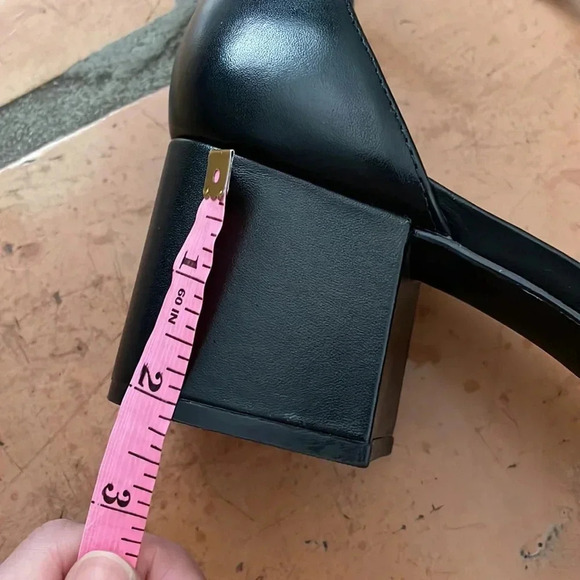 STEVE MADDEN Black Leather Size 11 Irenee Sandal with Bit Detail - Picture 10 of 13